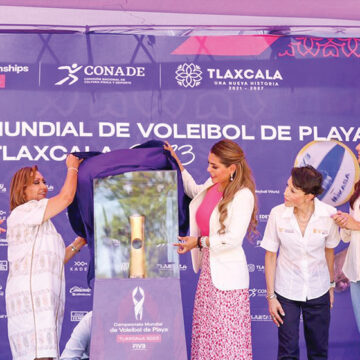 Recibe la gobernadora Evelyn Salgado el Trophy Tour del Campeonato Mundial de Voleibol de Playa Tlaxcala 2023