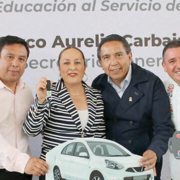 Celebra SMSEM la entrega de automóviles nuevos a ganadores de las rifas del Día del Maestro