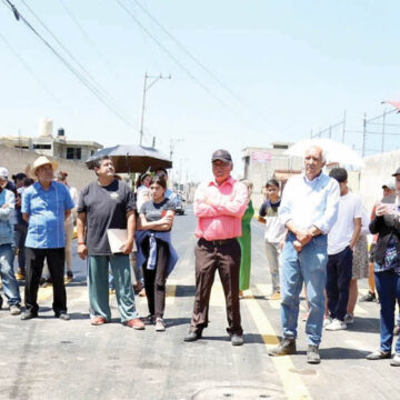 Entrega Manuel Vilchis Viveros más calles pavimentadas en Zinacantepec