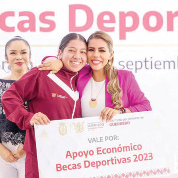 Entrega Evelyn Salgado becas a deportistas y entrenadores de Guerrero