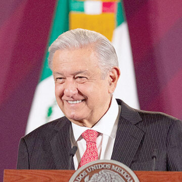 AMLO defiende condecoración a Cienfuegos: ‘¿Por qué les molesta?’