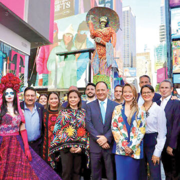 Catrinas monumentales de Atlixco llegan a Estados Unidos