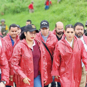 Confirma Evelyn Salgado rescate de familia atrapada en el río de Tecpan