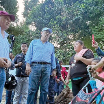 Desbordamiento de río en Venustiano Carranza fue provocado por particulares: Sergio Salomón