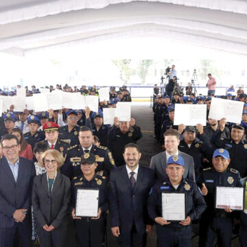 Más de 200 policías se gradúan de Bachillerato en CDMX