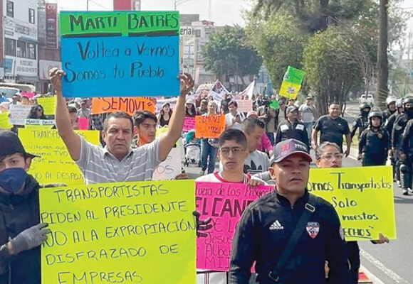 Transportistas protestan contra el reemplazo de rutas concesionadas en CDMX