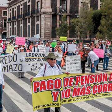 Exigen pensionados del ISSEMyM auditoría para que les paguen