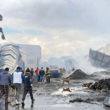 Más de 150 familias afectadas por incendio en la Central de Abasto de Toluca