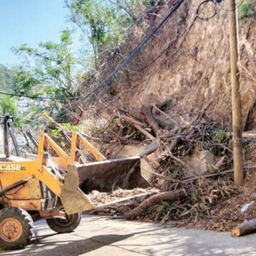 Continúa gobierno de Acapulco con limpieza de colonias y avenidas