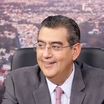 Descarta gobernador de Puebla “guerra sucia” al interior de Morena