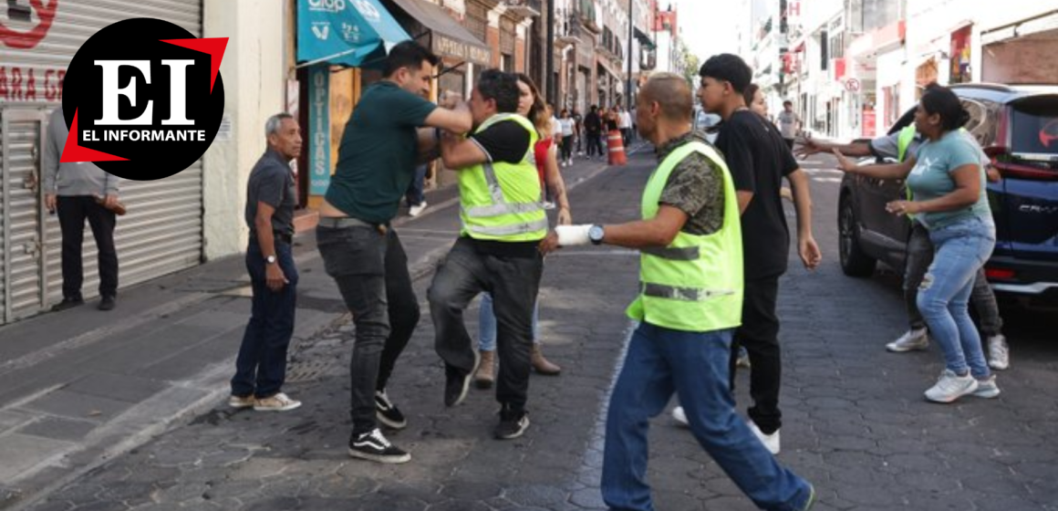 Se desata pelea entre el trabajador de un estacionamiento y un automovilista en Puebla