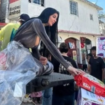 Karely Ruiz entrega despensas a damnificados por el huracán Otis en Guerrero