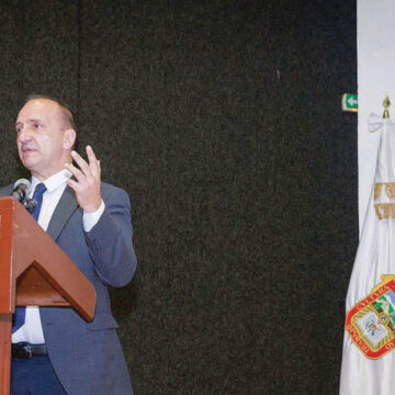 Ofrece conferencia en la UAEMéx Rubén Martínez Dalmau, catedrático de Universidad de Valencia