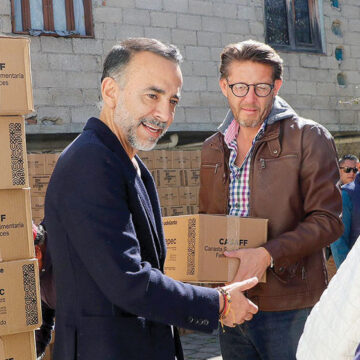 Fernando Flores Fernández entrega “Canastas Familias Felices” en Metepec