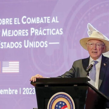 “El 70% de las armas que llegan a México provienen de EUA”, reconoce Ken Salazar