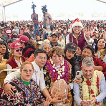 Entrega Gobernadora tarjetas de “Mujeres con Bienestar”, en San Felipe del Progreso