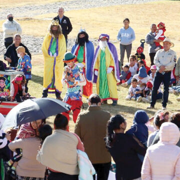 Acude presidente municipal de Zinacantepec a diversas comunidades para apoyar a niños