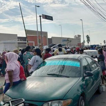 Denuncias no frenan la venta de espacios en entrega de enseres en Acapulco