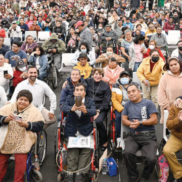 Entregan pensiones a personas con discapacidad en el Estado de México