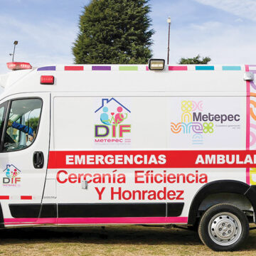 Recibe DIF de Metepec 2 ambulancias de la IP