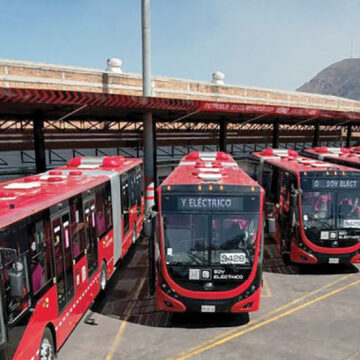 Trabajadores del Metrobús denuncian falta de pagos