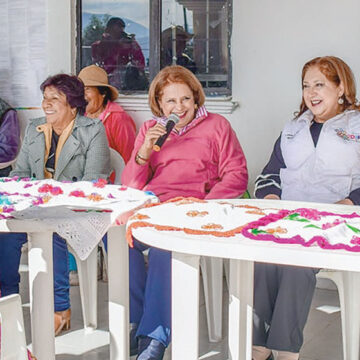 Celebra presidenta municipal de Atlacomulco el Día del Amor