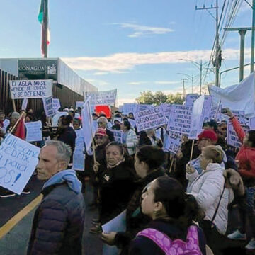 Ciudadanos de Valle de Bravo se manifiestan en oficinas de CONAGUA