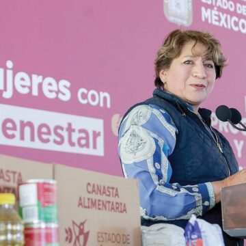 Gobernadora entrega 9 mil tarjetas de Mujeres con Bienestar en Huixquilucan