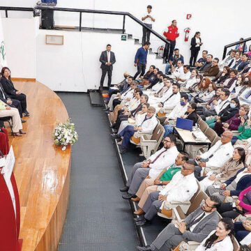 Inaugura gobernador de Puebla ciclo de conferencias en el Hospital del Niño Poblano
