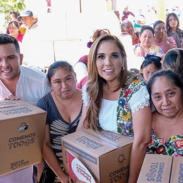 Mara Lezama entrega apoyos del programa “Comemos Tod@s” en Felipe Carrillo Puerto