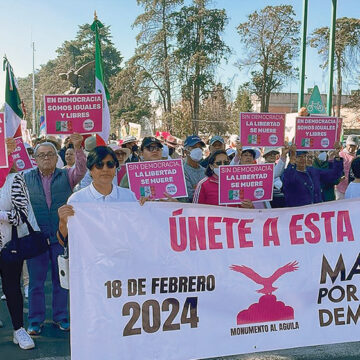 Marchan en Toluca por defensa de la democracia