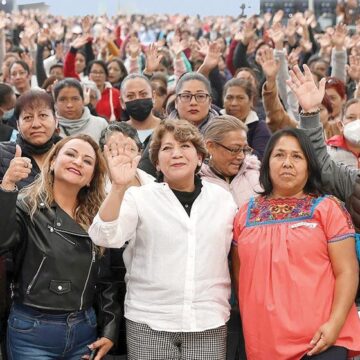 Gobernadora entrega tarjetas “Mujeres con Bienestar” en Ecatepec