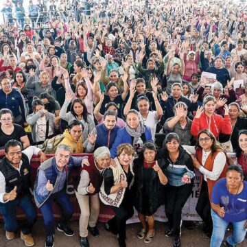 Gobernadora entrega 13 mil tarjetas de Mujeres con Bienestar en Chimalhuacán