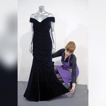 Subastan vestido negro de Lady Di en 1.5 millones de dólares