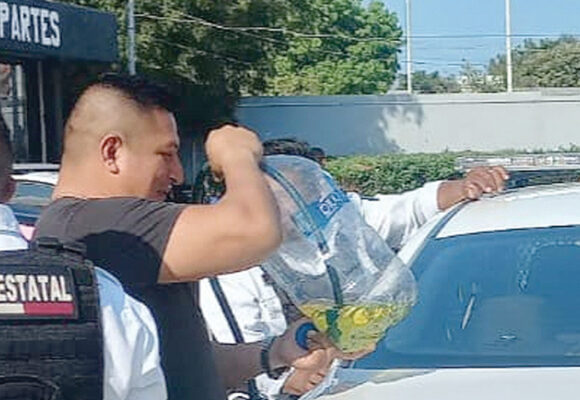 Sigue el paro de policías en Campeche; piden al pueblo apoyo con combustible