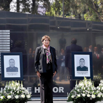 Gobierno del Estado de México rinde homenaje a policías caídos en cumplimiento de su deber