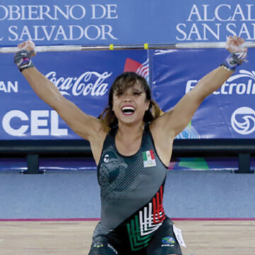 Janeth Gómez consigue levantar los 223 kilogramos y clasifica a París 2024