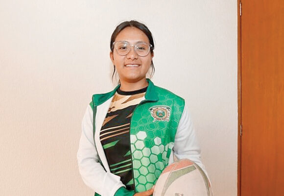Quetzaly Zareñana, estudiante de la UAEMéx, es seleccionada nacional juvenil de rugby