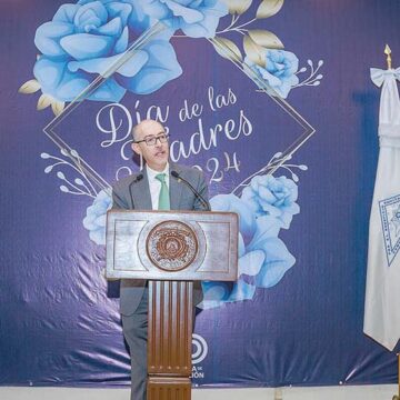 Reconoce rector Carlos Eduardo Barrera el trabajo de universitarias