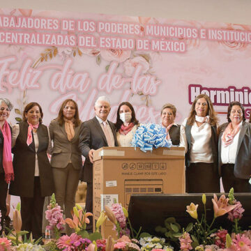 Celebran a las mamás suteymistas en su día