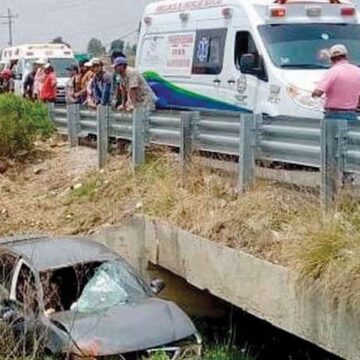 Se desbarranca automóvil en la carretera Villa Victoria – El Oro