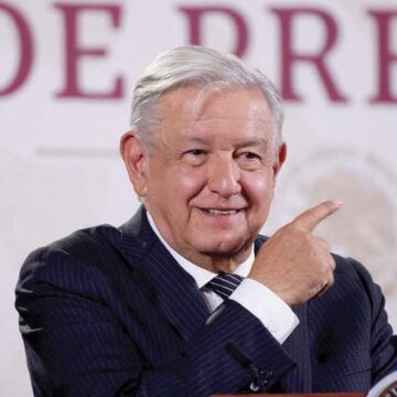 López Obrador anuncia aumento salarial para maestras y maestros de educación básica federalizada