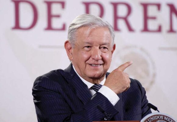 López Obrador anuncia aumento salarial para maestras y maestros de educación básica federalizada