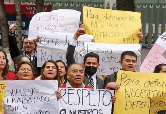 Empleados del Poder Judicial de la Federación protestan contra Arturo Zaldívar Lelo de Larrea