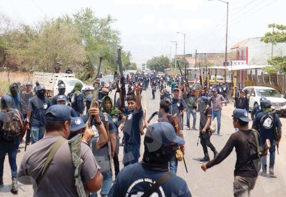 Llega grupo civil armado a Chichihualco, Guerrero