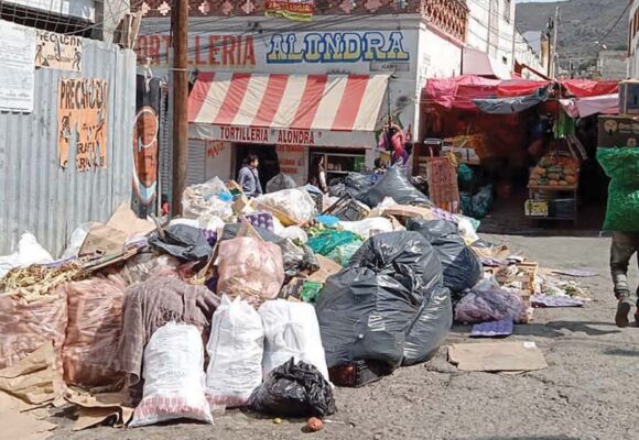 Otra vez Pachuca se llena de basura en las calles