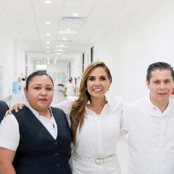 Mara Lezama reconoce a enfermeras en su día