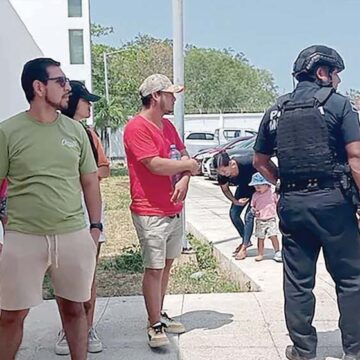 Bloquean oficinas de la CFE en Playa del Carmen por apagón