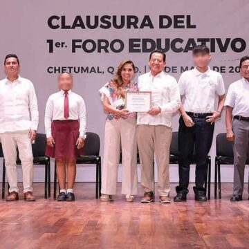 Clausuran el Primer Foro Estudiantil Educativo para estudiantes de secundaria en Quintana Roo