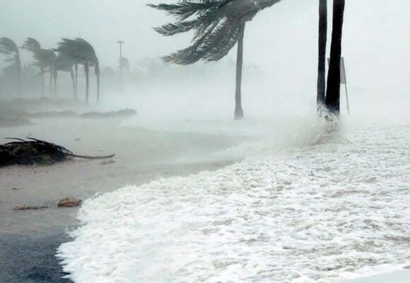 Cierran puertos ante ciclones y aproximación de huracán Aletta